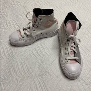 Converse Chinatown Market Women’s Grey & White High Top Sneakers. Size 7.5